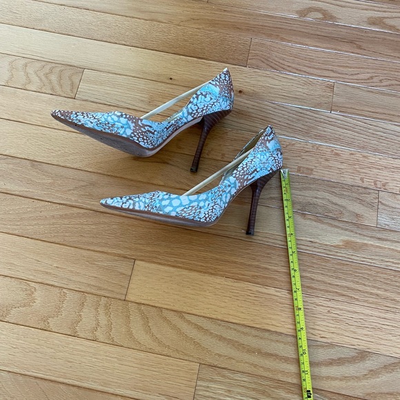 CLEARANCE! Guess blue/tan floral pumps - Picture 5 of 5